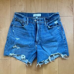 Abercrombie & Fitch ‘The 4 Inch Mom Short’